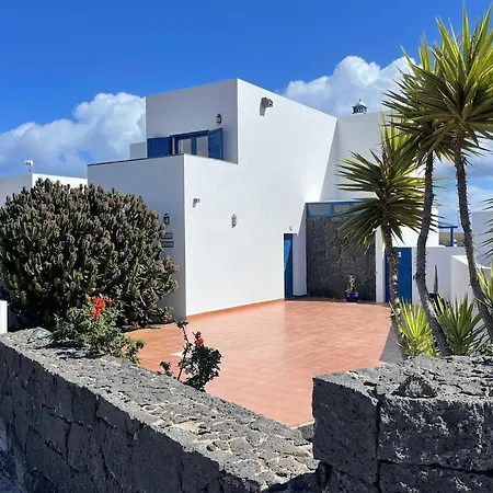 Close To Marina Rubicon With Great Views Villa Playa Blanca (Lanzarote)